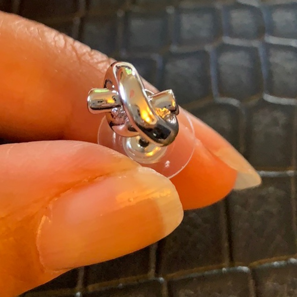 KATE SPADE ♠️ NEW YORK loves me knot stud earrings - Picture 7 of 8